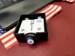 EUROCOPTER/AIRBUS 30a circuit breaker 1600-081-300-13 in 355A62503420 (C1-4A)